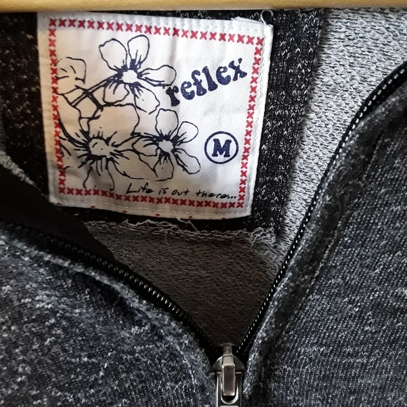 Sweat shirt by Reflex - Picture 2 of 4